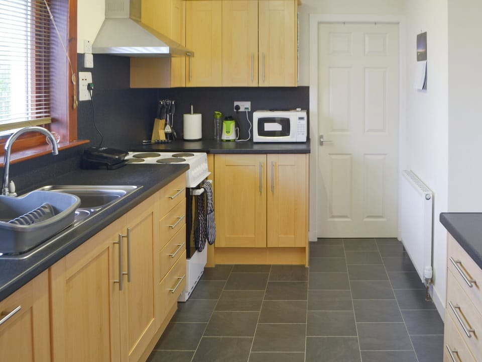 Kitchen | Cluaran Cottage, Tain