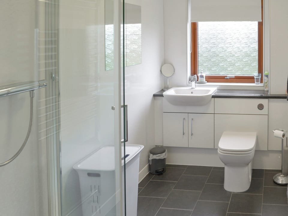 Shower room | Cluaran Cottage, Tain