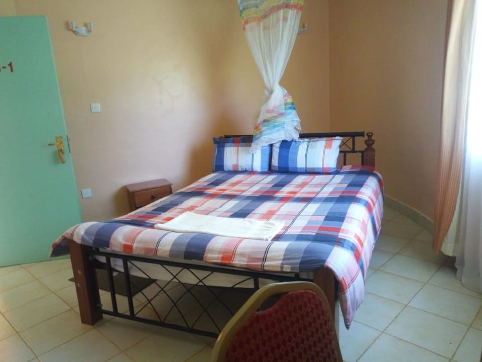 Double Room | Desk, bed sheets