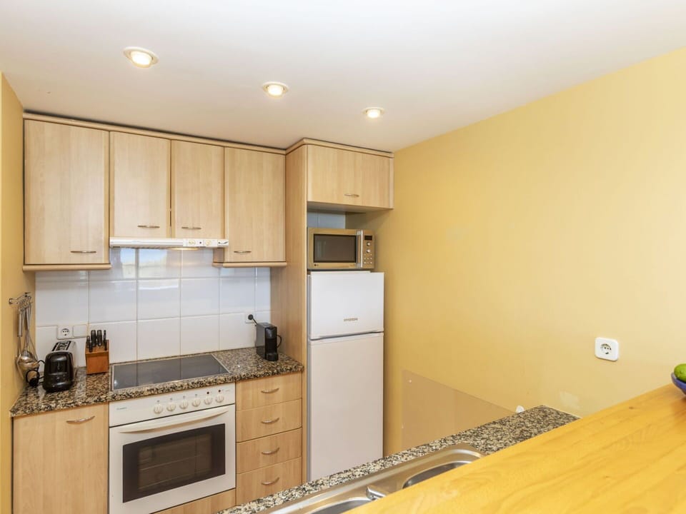 Countertop, Flooring, Kitchen, Interior Design, Major Appliance, Wood, Floor, Kitchen Appliance, Furniture, Cabinetry