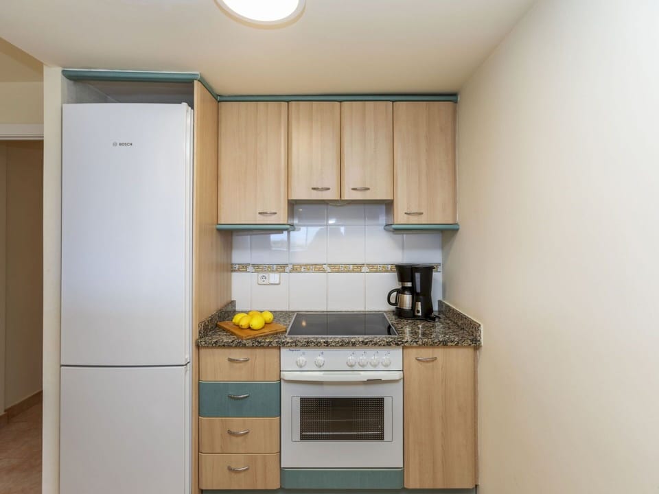 Kitchen Appliance, Kitchen, Major Appliance, Cabinetry, Countertop, Interior Design, Wood, Furniture, Flooring, Room