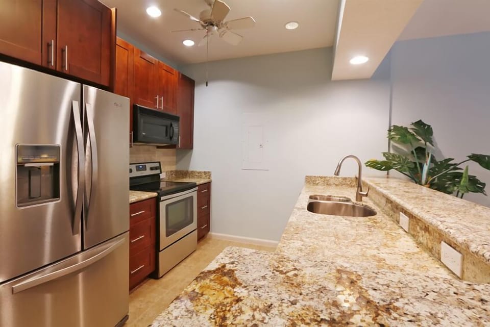 Large working area in kitchen