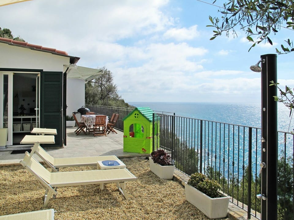 Property, House, Home, Real Estate, Building, Cottage, Shore, Room, Vacation, Deck
