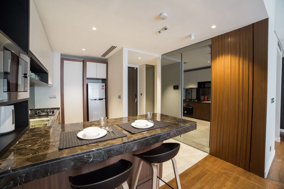 City Studio, 1 Queen Bed | Private kitchen | Fridge, microwave, oven, stovetop
