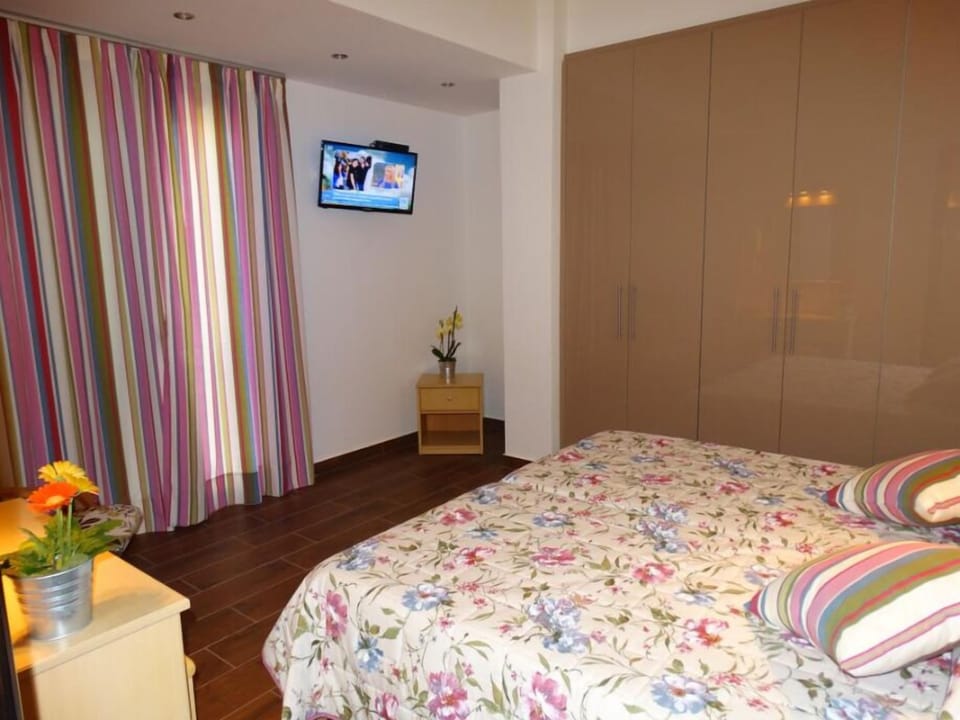 Apartment, 1 Bedroom | In-room safe, individually decorated, individually furnished