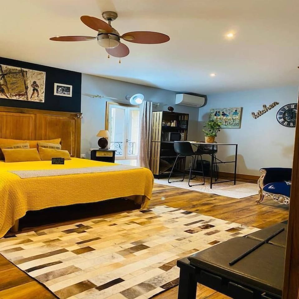 Double Room (Vestiaire 1) | Premium bedding, individually decorated, individually furnished