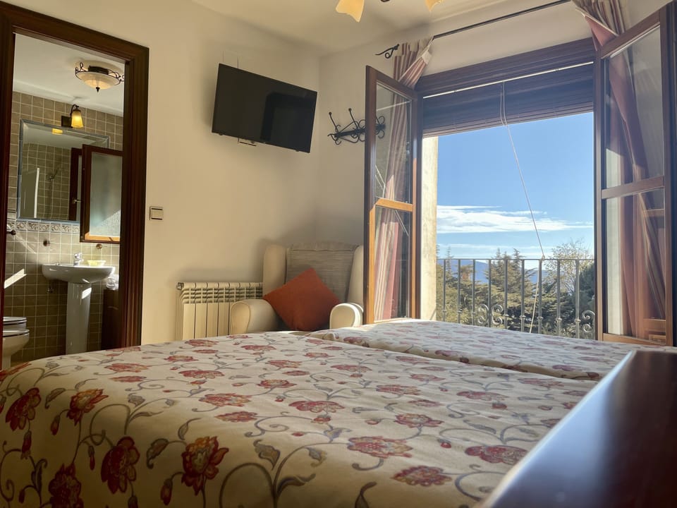 Superior Double Room | Desk, free WiFi, bed sheets