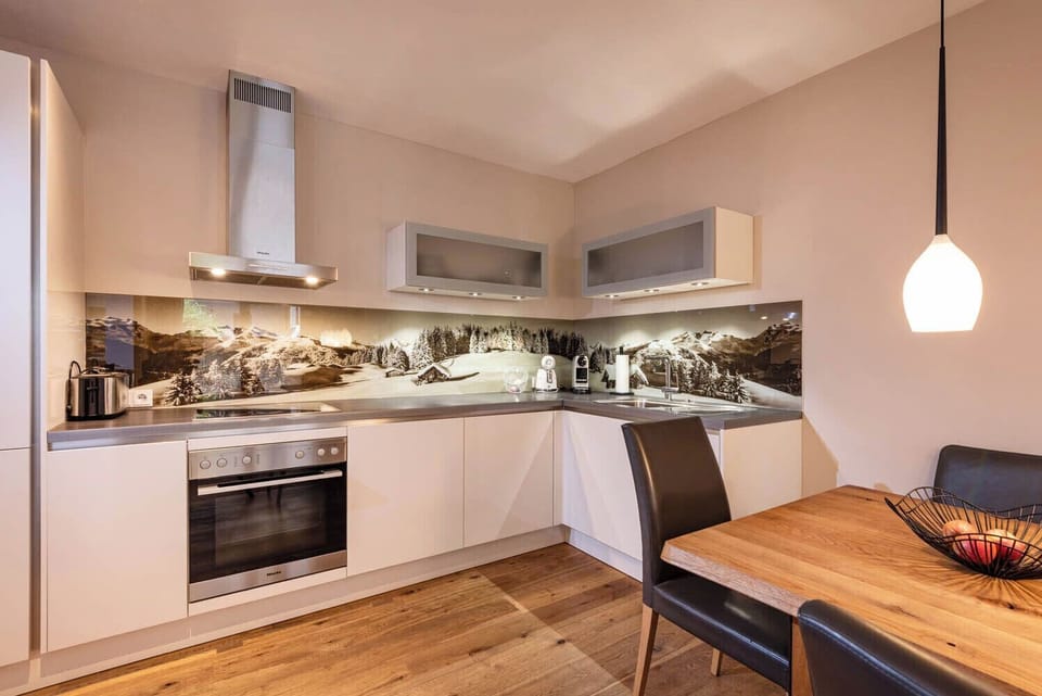 Deluxe Apartment, 2 Bedrooms, Mountain View | Private kitchen | Oven, stovetop, dishwasher, toaster