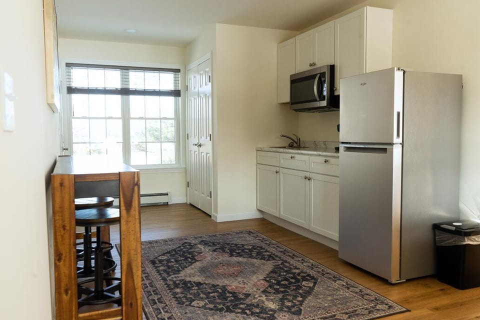 Deluxe Cottage | Private kitchenette