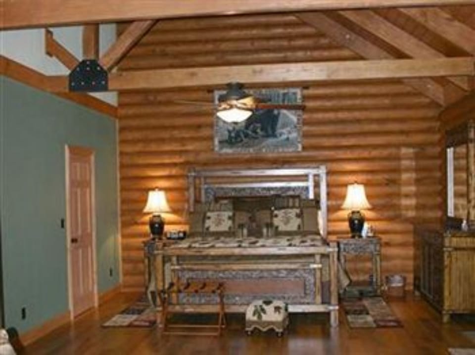 Honeymoon Cabin Suite,  1 King Bed, Full Kitchen & Fireplace | Egyptian cotton sheets, premium bedding, pillowtop beds