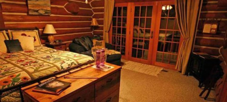 Blueberry Room, 1 Queen Bed | Egyptian cotton sheets, premium bedding, pillowtop beds
