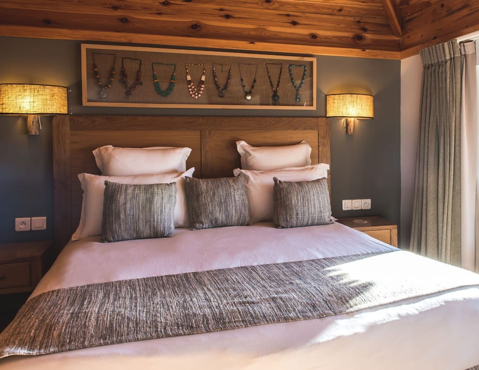 Classic Bungalow | Premium bedding, minibar, in-room safe, laptop workspace