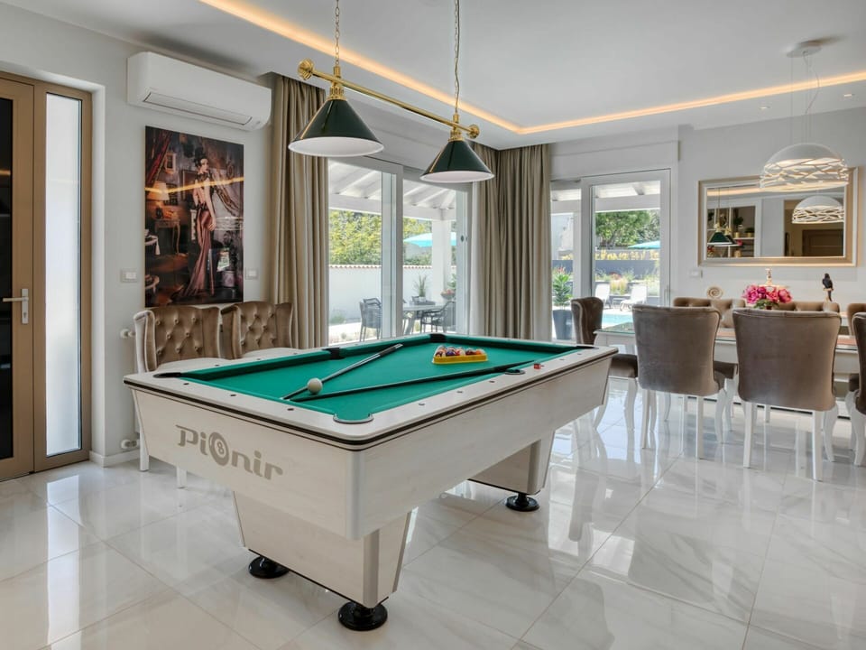 Billiard Table, Billiard Room, Property, Table, Furniture, Pool, Billiards, Recreation Room, Wood