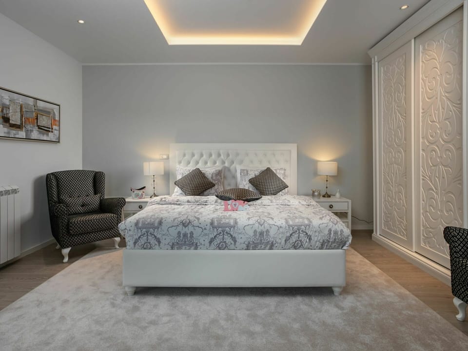 Building, Furniture, Comfort, Wood, Interior Design, Bed Frame, Flooring, House, Floor