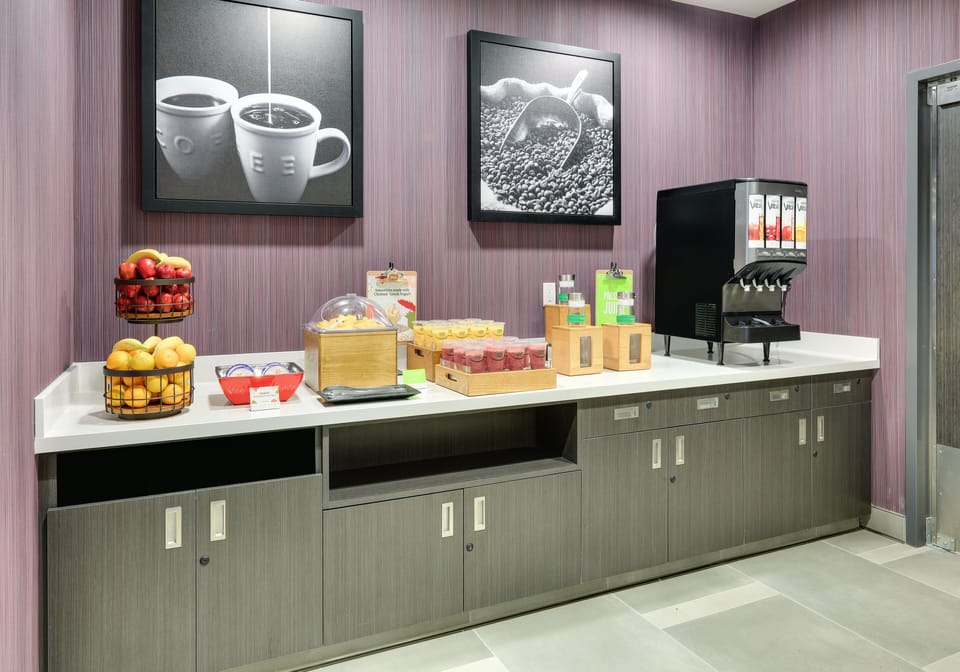 Free buffet breakfast on weekdays
