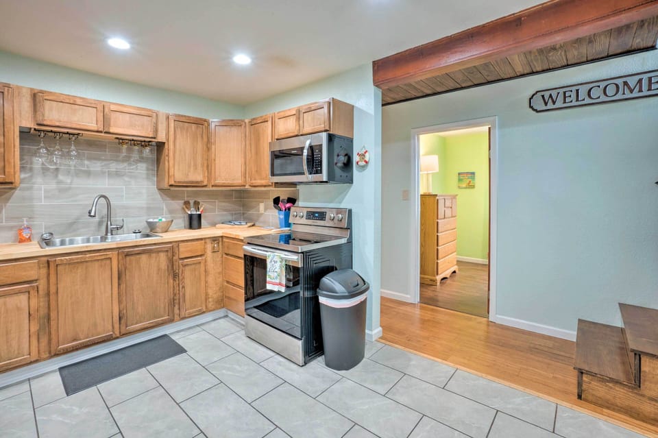 Kitchen | Keurig Coffee Maker w/ K-Cups | Blender | Crockpot | Toaster | Spices