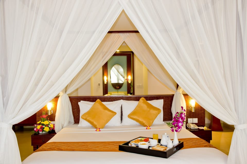 Suite | In-room safe, desk, blackout drapes, iron/ironing board