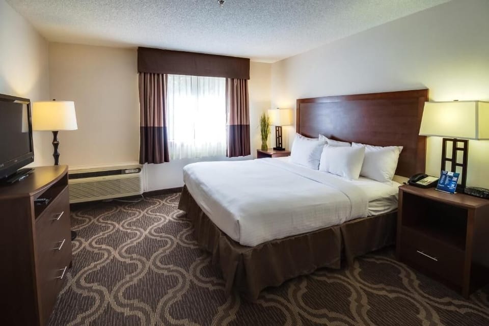 In-room safe, desk, laptop workspace, iron/ironing board