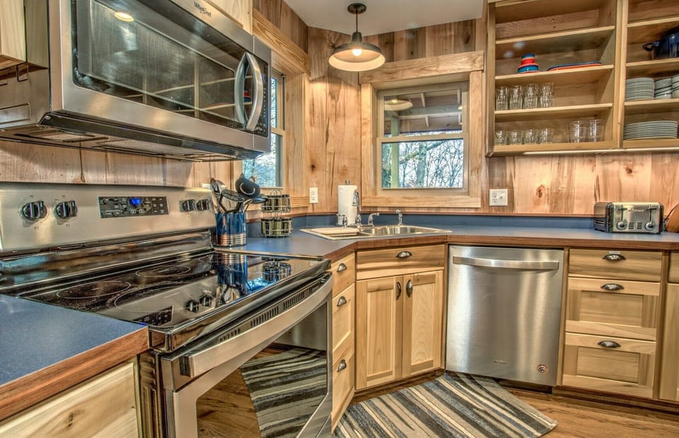 Bearwallow Retreat kitchen view