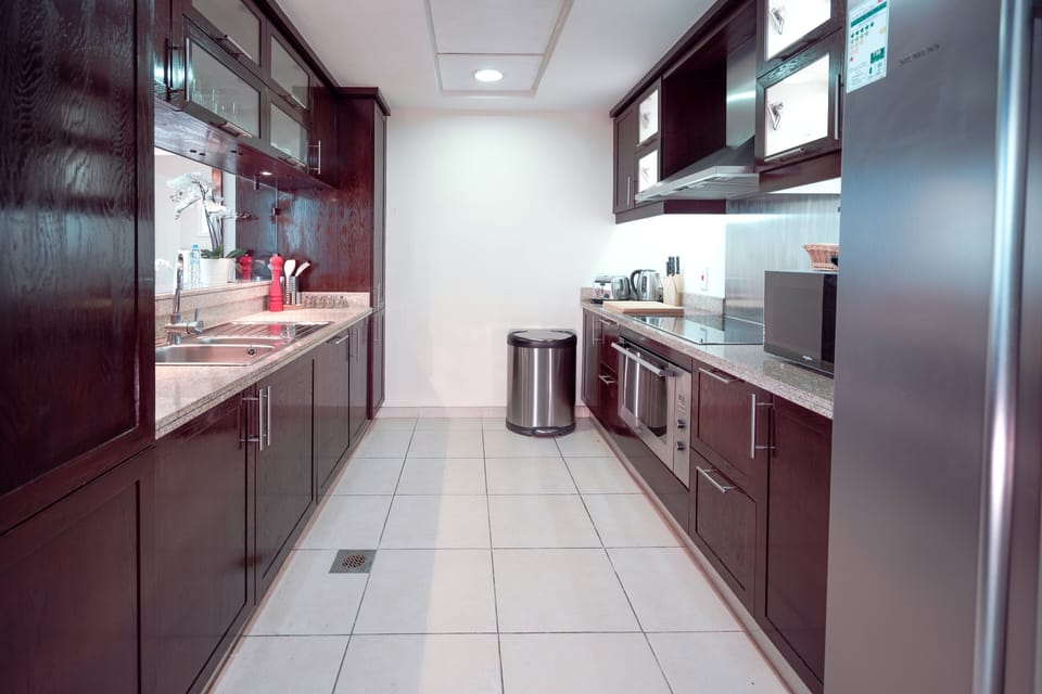 Apartment, 3 Bedrooms | Private kitchen | Full-size fridge, microwave, oven, stovetop