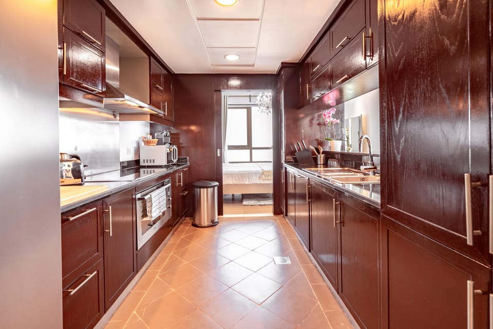 Apartment, 5 Bedrooms | Private kitchen | Full-size fridge, microwave, oven, stovetop