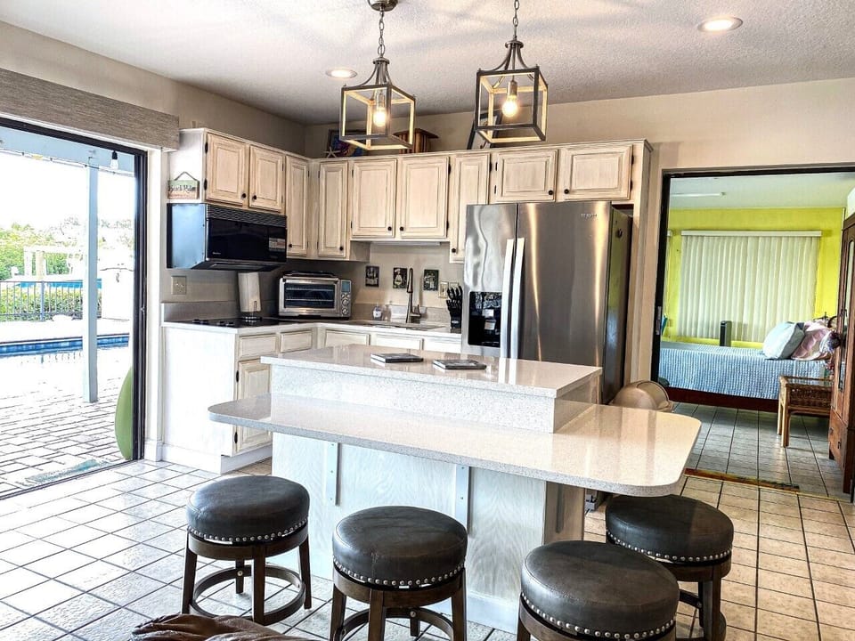 Counter seating for 4