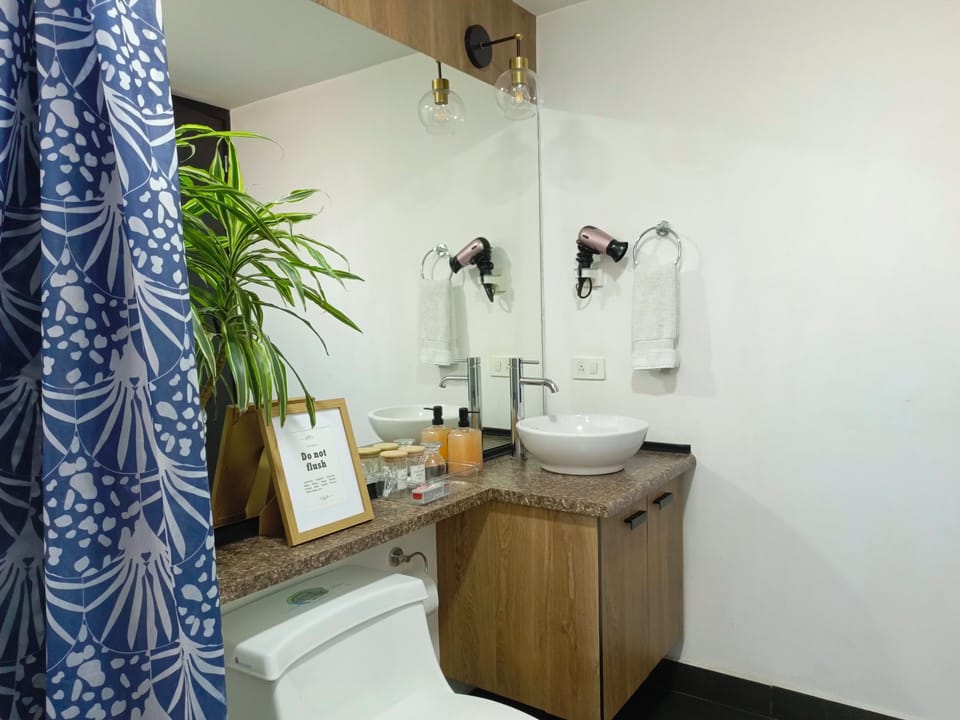 BAÑO completo - DORMITORIO 1