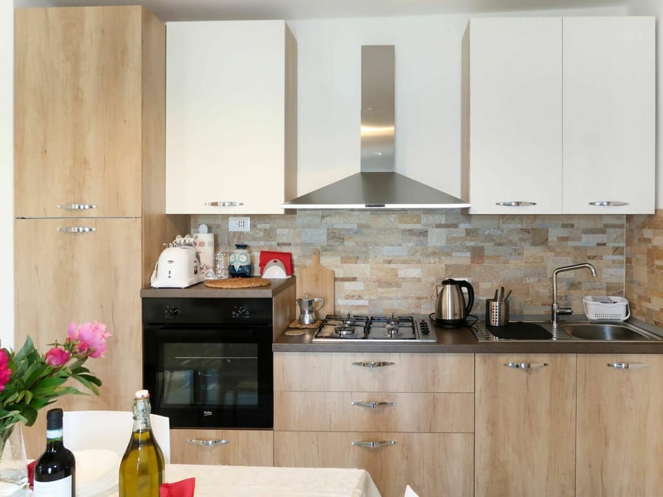 Countertop, Cabinetry, Room, Kitchen, Property, Furniture, Tile, Interior Design, House, Building