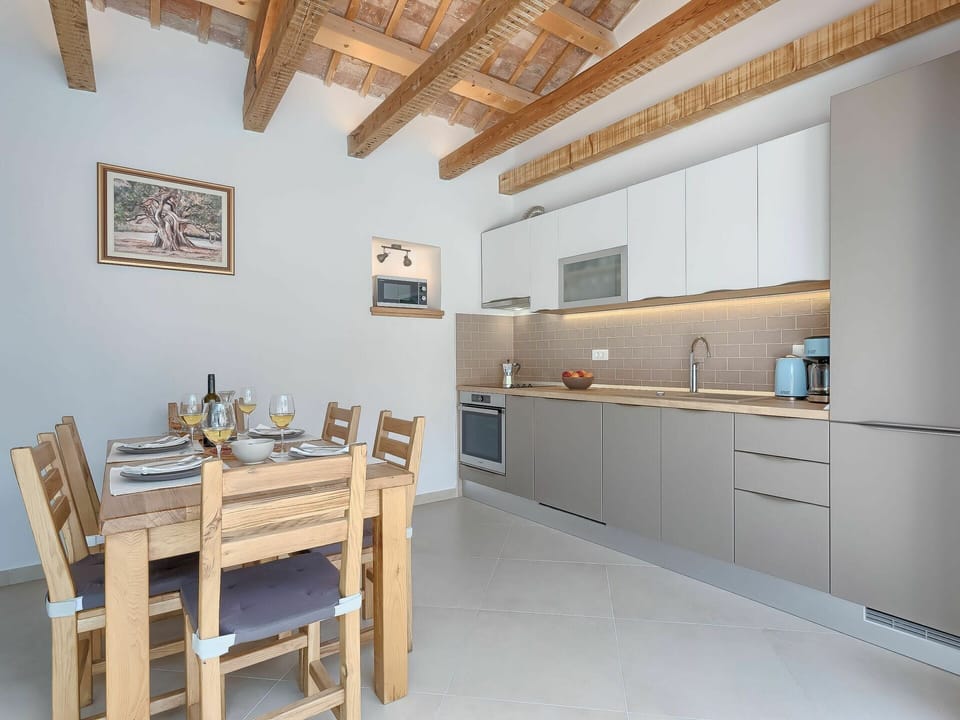 Cabinetry, Property, Picture Frame, Furniture, Countertop, Building, Wood, House, Interior Design, Architecture