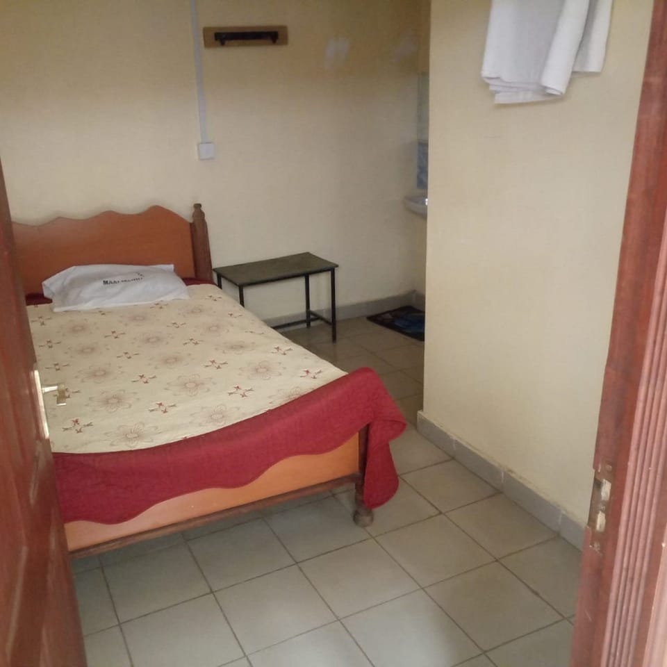 Single Room | Desk, blackout drapes, free WiFi, bed sheets