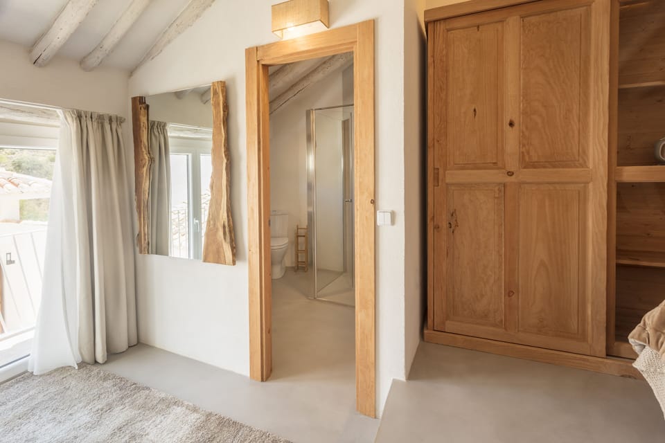 Classic Double Room | In-room safe, soundproofing, iron/ironing board, WiFi (free)