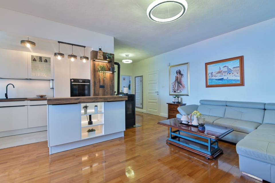 Apartment, 2 Bedrooms, Smoking, Patio | Interior