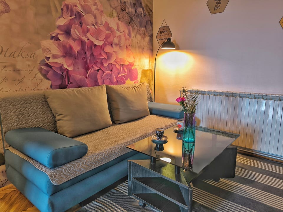Apartment, 4 Bedrooms, Balcony, Garden View | Living room