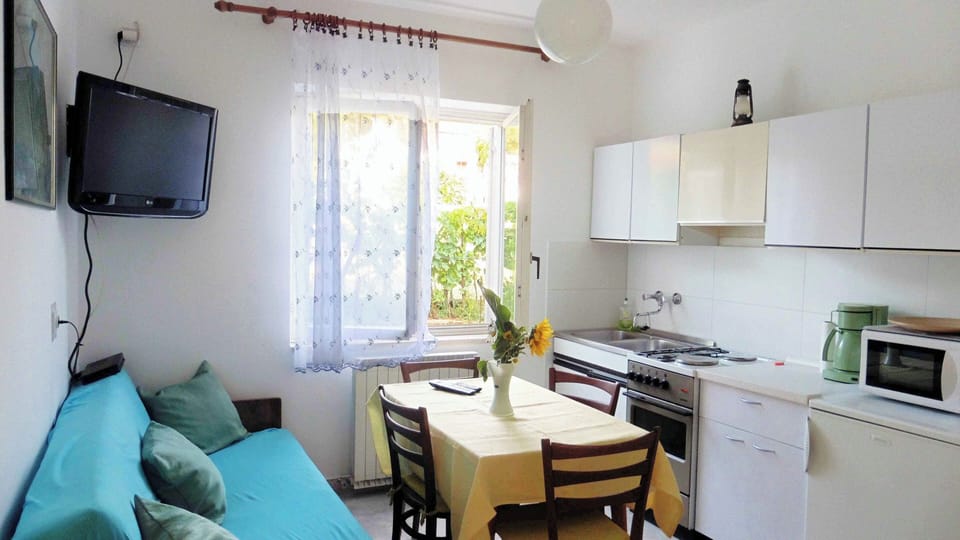 Apartment, 1 Bedroom, Smoking, Balcony | Interior