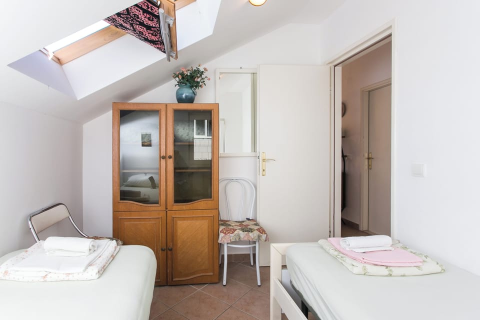 Room, 2 Bedrooms, Smoking, Terrace | 2 bedrooms, bed sheets
