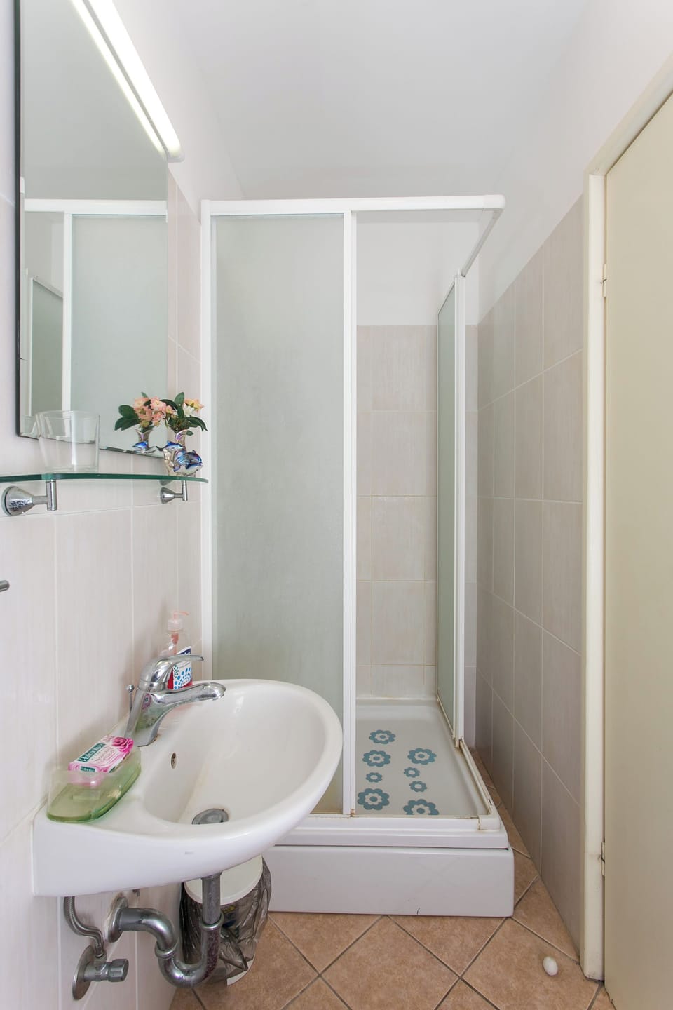 Room, 2 Bedrooms, Smoking, Terrace | Bathroom | Hair dryer, towels