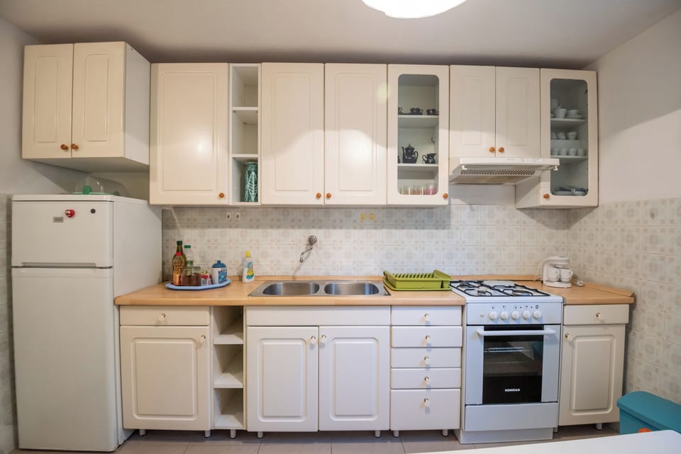 Apartment, 2 Bedrooms, Accessible, Smoking | Interior