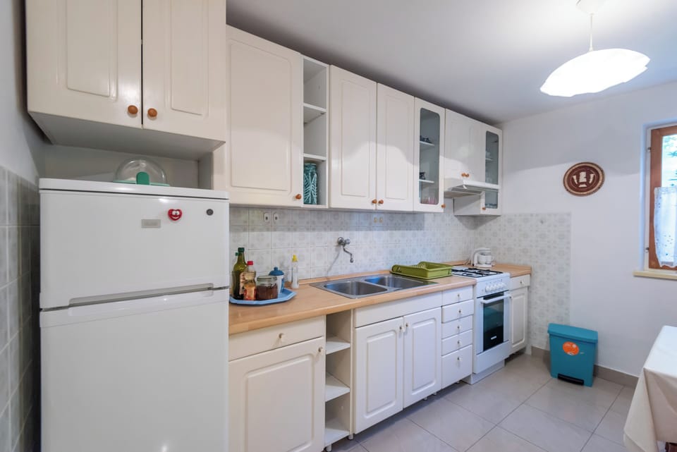 Apartment, 2 Bedrooms, Accessible, Smoking | Interior
