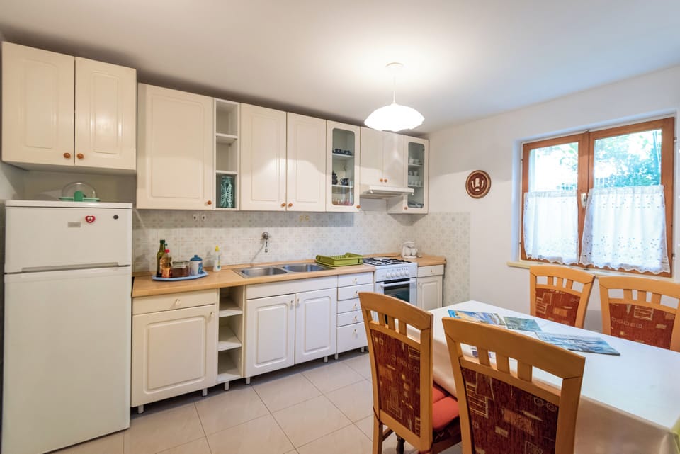 Apartment, 2 Bedrooms, Accessible, Smoking | Interior