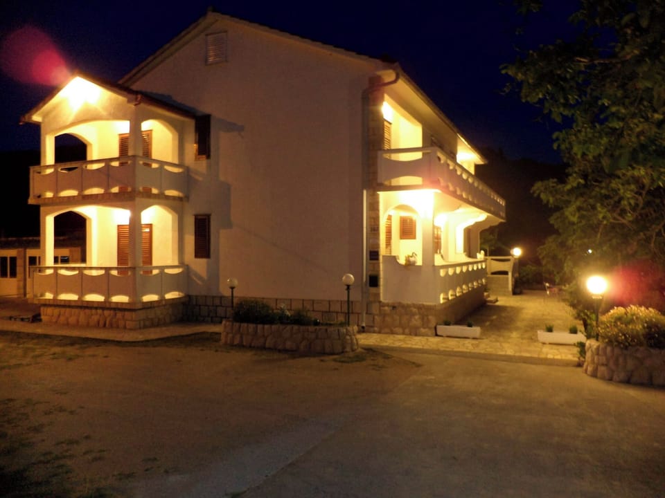 Apartment, 4 Bedrooms, Smoking, Balcony | Exterior