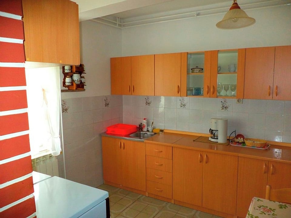 Apartment, 3 Bedrooms, Smoking, Balcony | Private kitchen