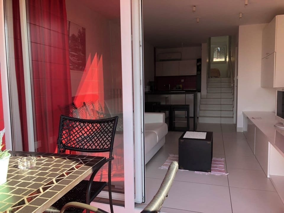 Apartment, 1 Bedroom, Balcony, Garden View | Living room