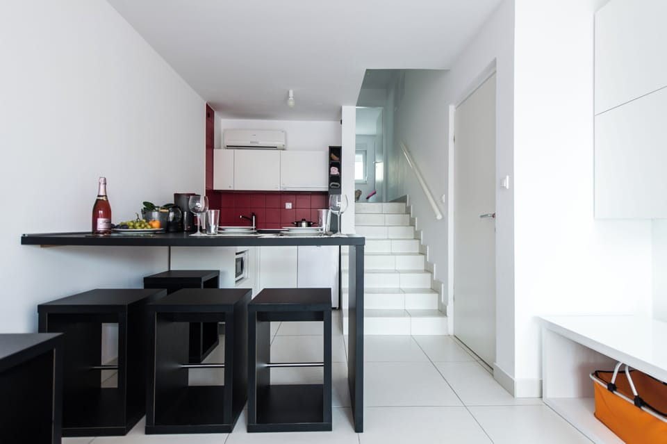 Apartment, 2 Bedrooms, Balcony, Garden View | Dining