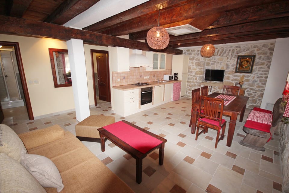 Apartment, 3 Bedrooms, Terrace | Interior