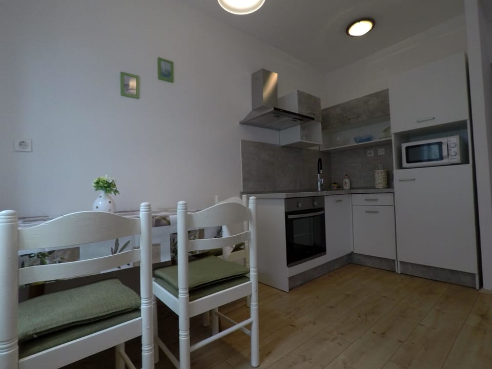 Apartment, 1 Bedroom, Accessible, Smoking | Interior