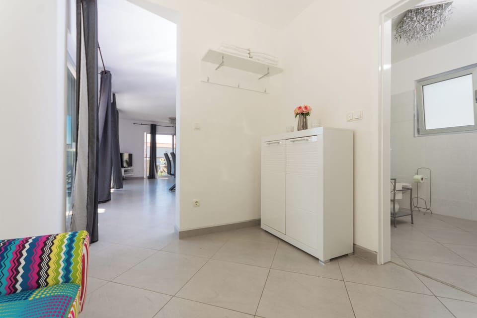 Apartment, 2 Bedrooms, Smoking, Balcony | Interior