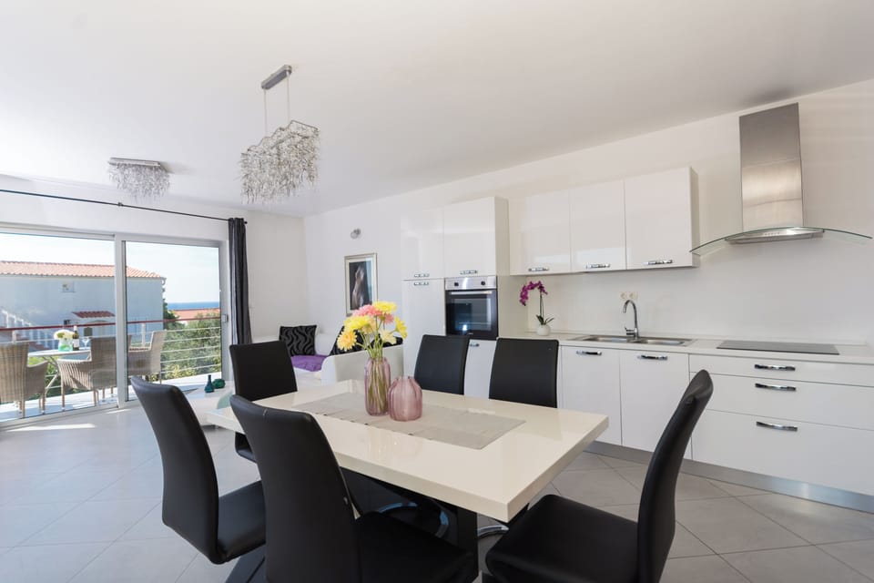 Apartment, 2 Bedrooms, Smoking, Balcony | Dining