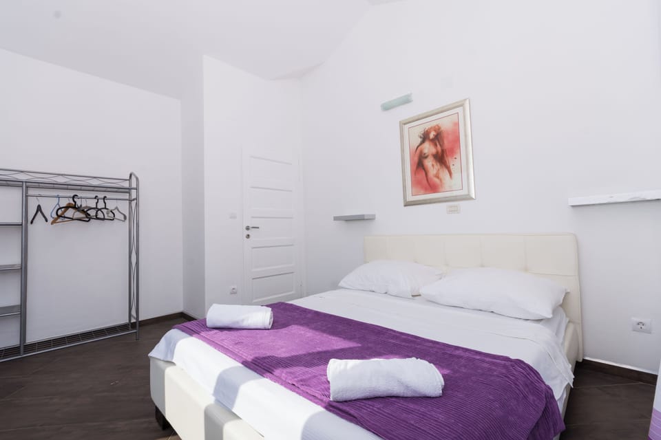 Apartment, 2 Bedrooms, Smoking, Balcony | 3 bedrooms