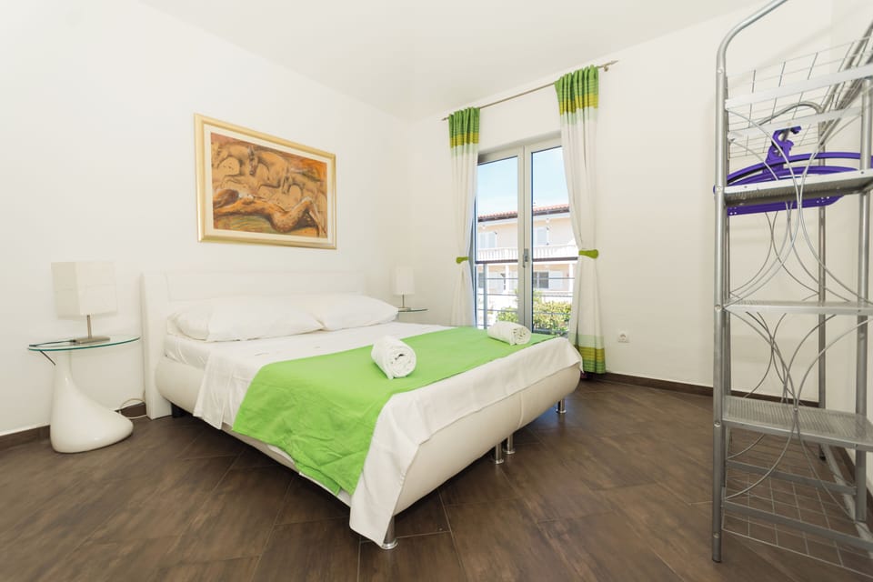 Apartment, 2 Bedrooms, Smoking, Balcony | 3 bedrooms