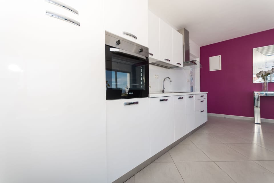 House, 4 Bedrooms, Smoking, Balcony | Private kitchen